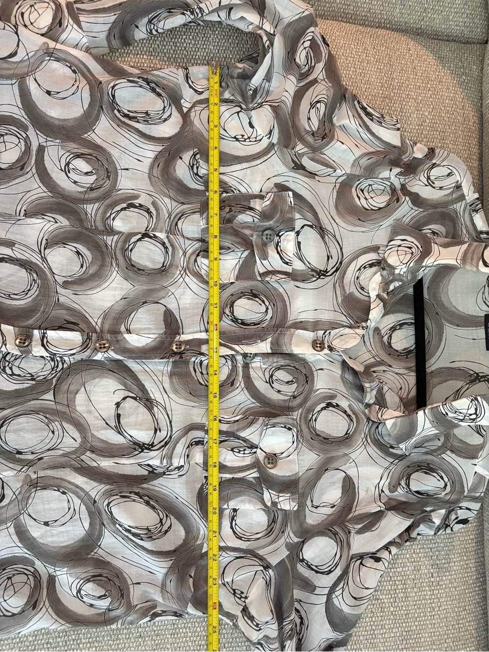 Basler Black & White Abstract Circle Button-Up Blouse - Picture 5 of 7
